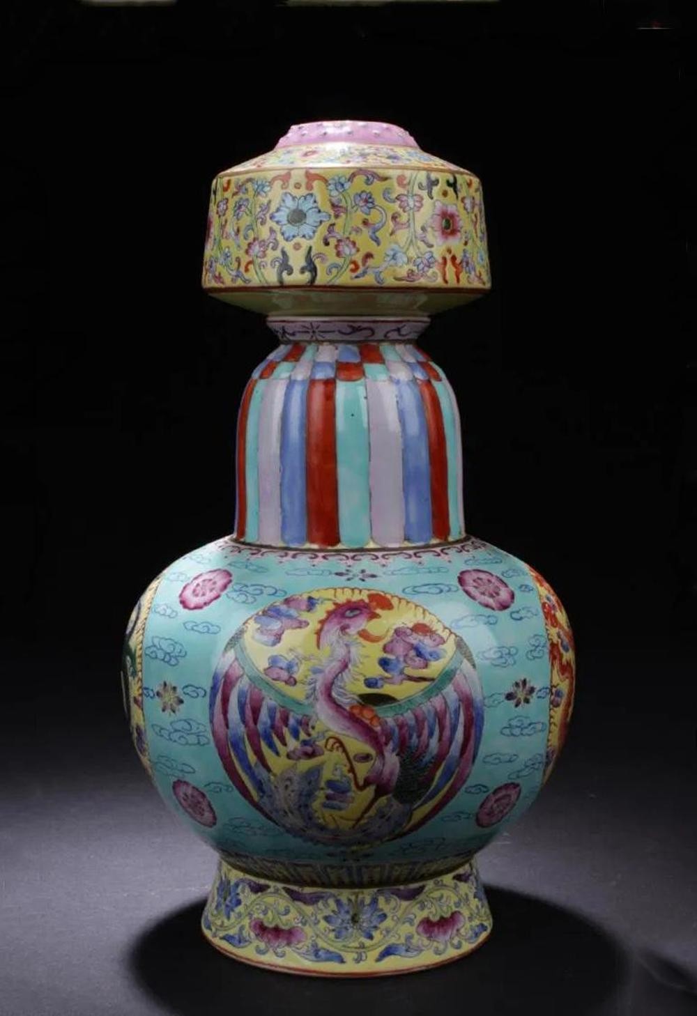 Chinese Antique Famille Verte Porcelain Vase Chinese Antique Famille Verte Porcelain Vase