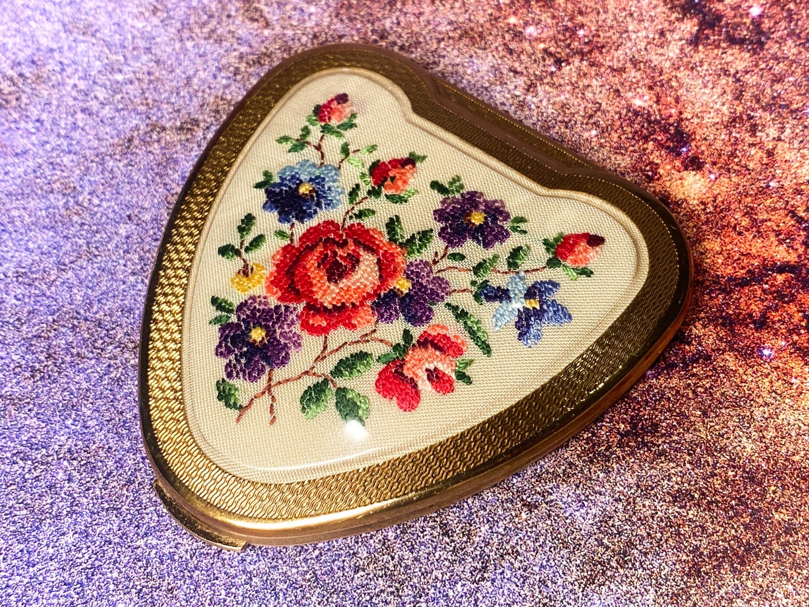 Kigu Cherie Heart shaped floral needlepoint-vintage powder compact: Mirror-1g