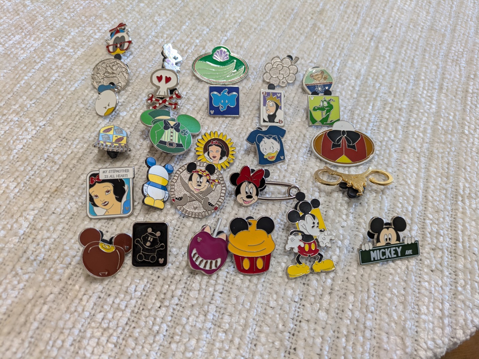 Disney Lot Of Pins - Lot Of 27 - Various Designs