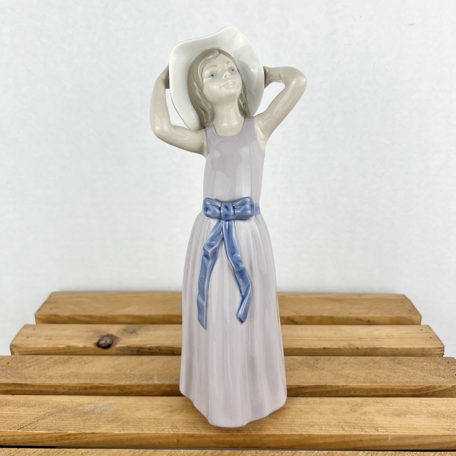 Vintage Lladro COY #5011 Girl - Girls W/ Hat & Bow Collection Figurine READ