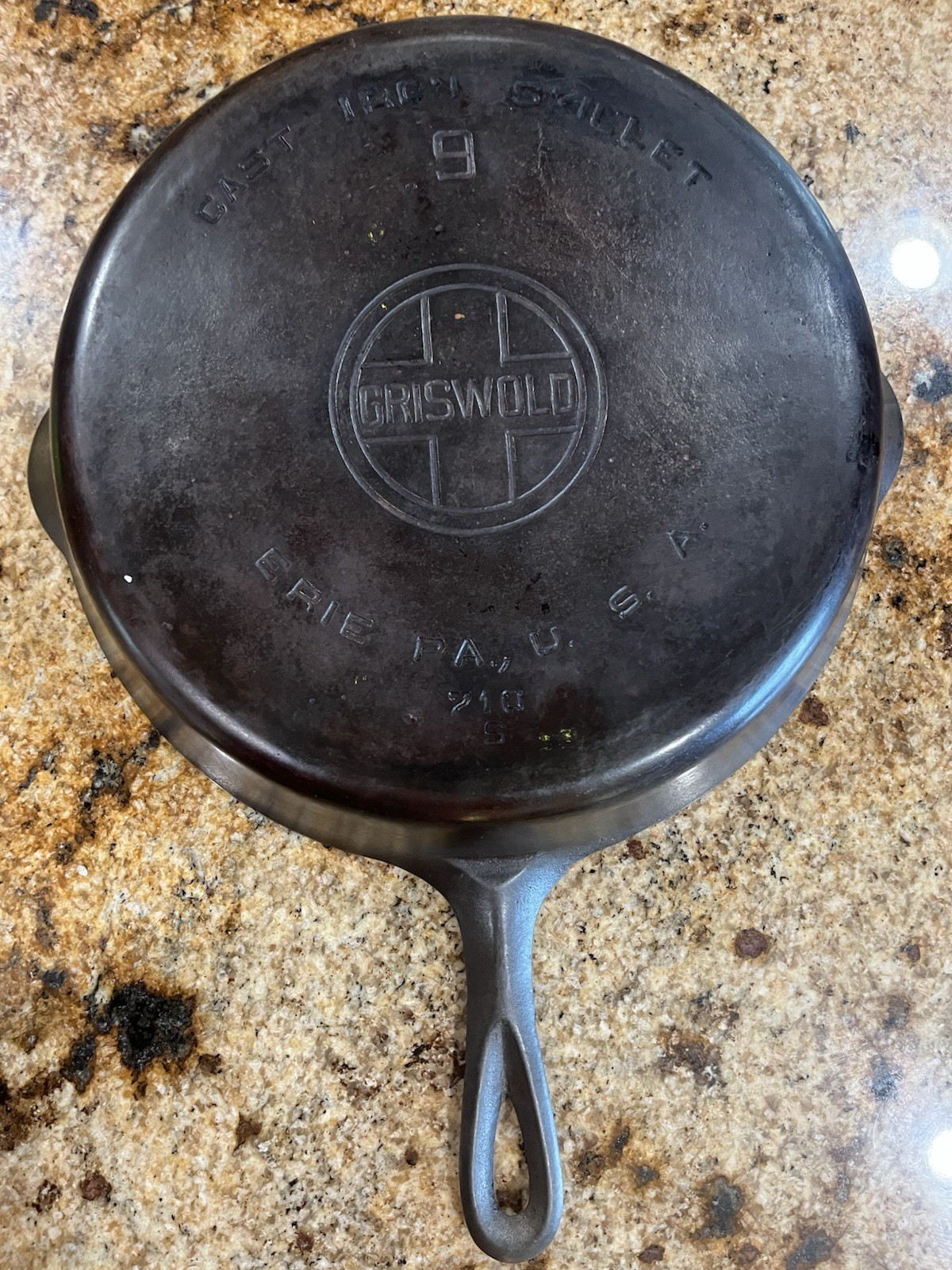 VTG Griswold 9 Cast Iron Skillet Large Block Logo 710 S No Wobble Flat On Glass VTG Griswold 9 Cast Iron Skillet Large Block Logo 710 S No Wobble Flat On Glass