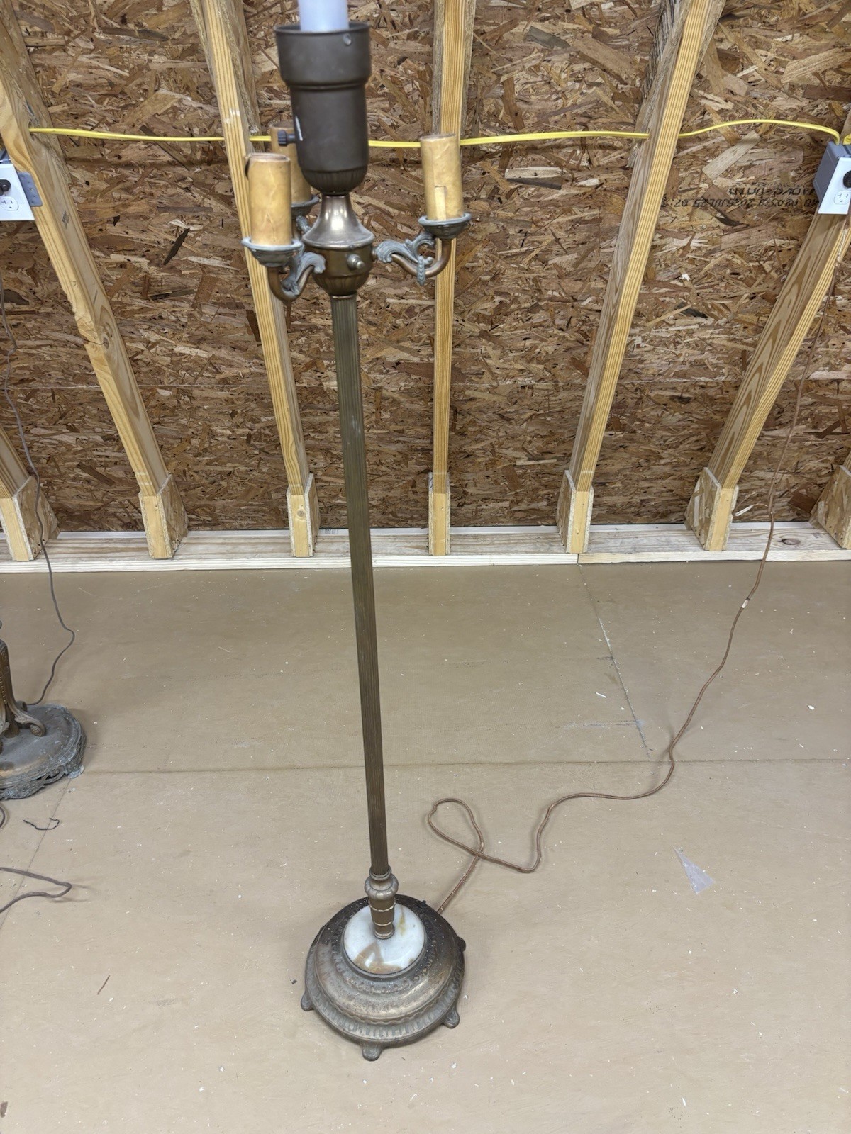                     This appears to be a vintage four-light torchiere floor lamp