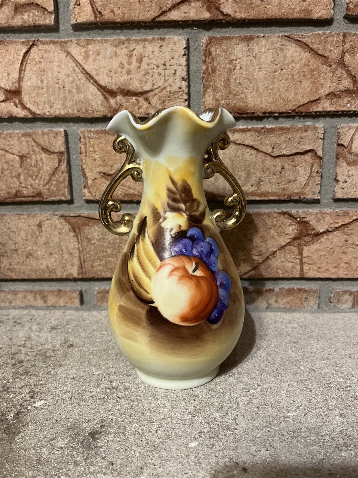 Vtg Enesco Fruit Design Porcelain Vase Vtg Enesco Fruit Design Porcelain Vase