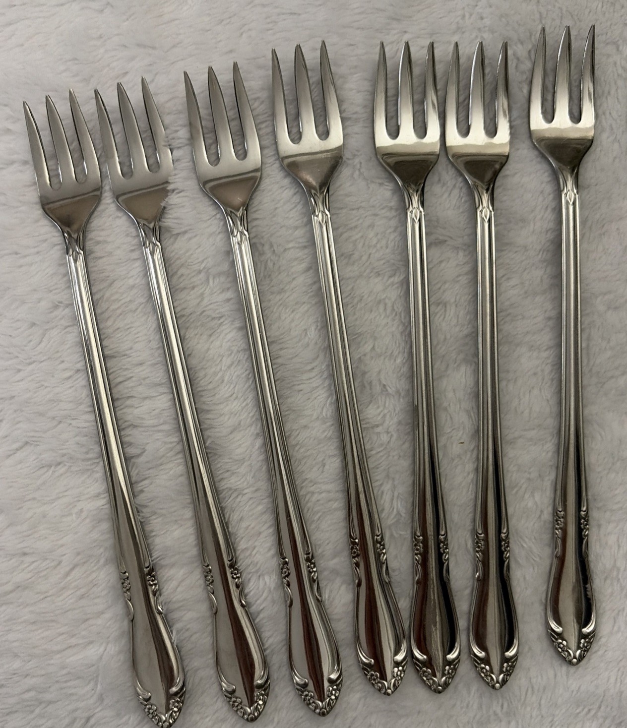 Set 6 Oneida Deluxe Stainless CHATEAU Glossy Cocktail / Seafood Forks EXCELLENT