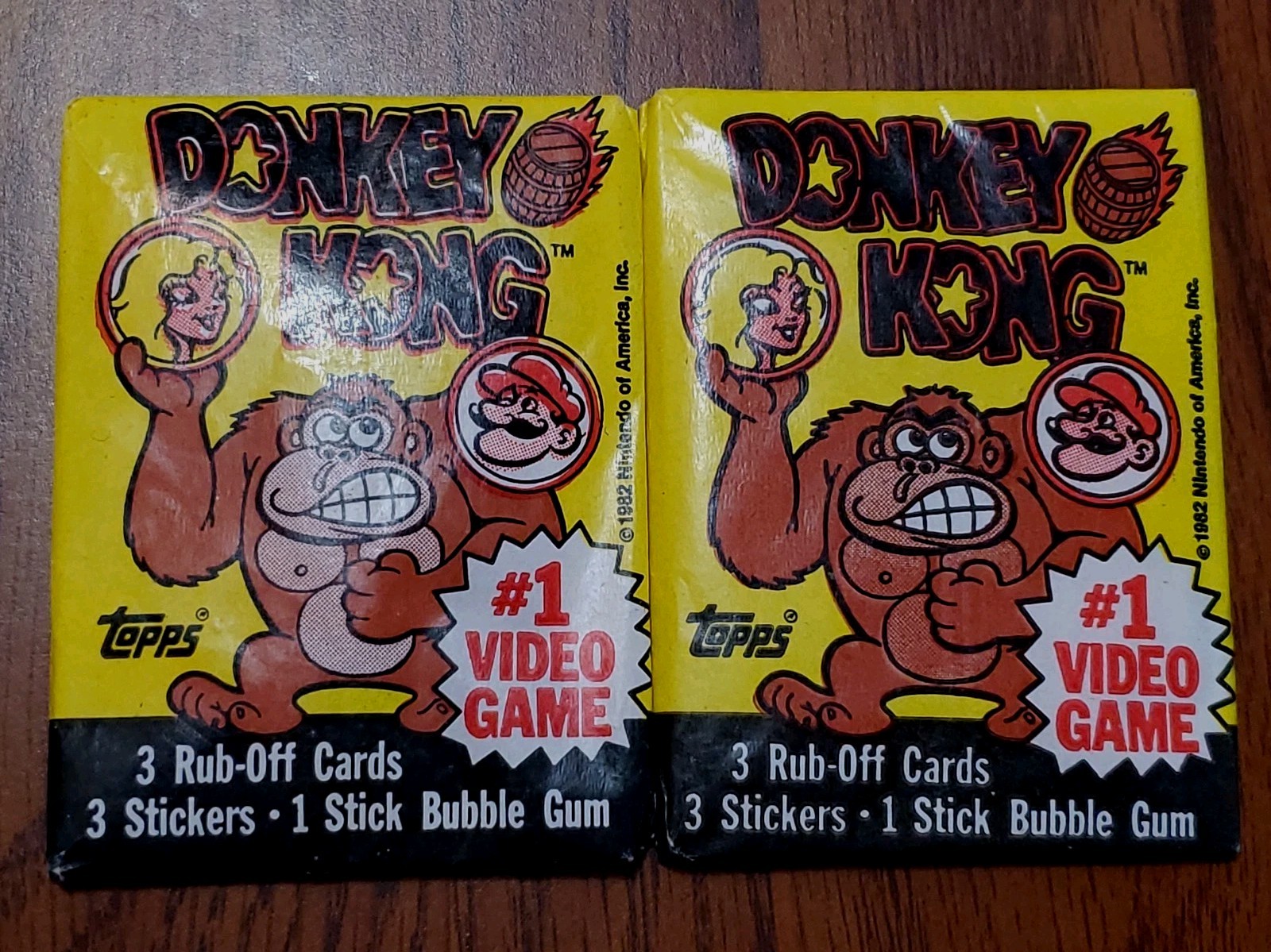 1982 Topps DONKEY KONG Vintage Trading Cards Box Two Unopened Wax Packs Jumpman 1982 Topps DONKEY KONG Vintage Trading Cards Box Two Unopened Wax Packs Jumpman