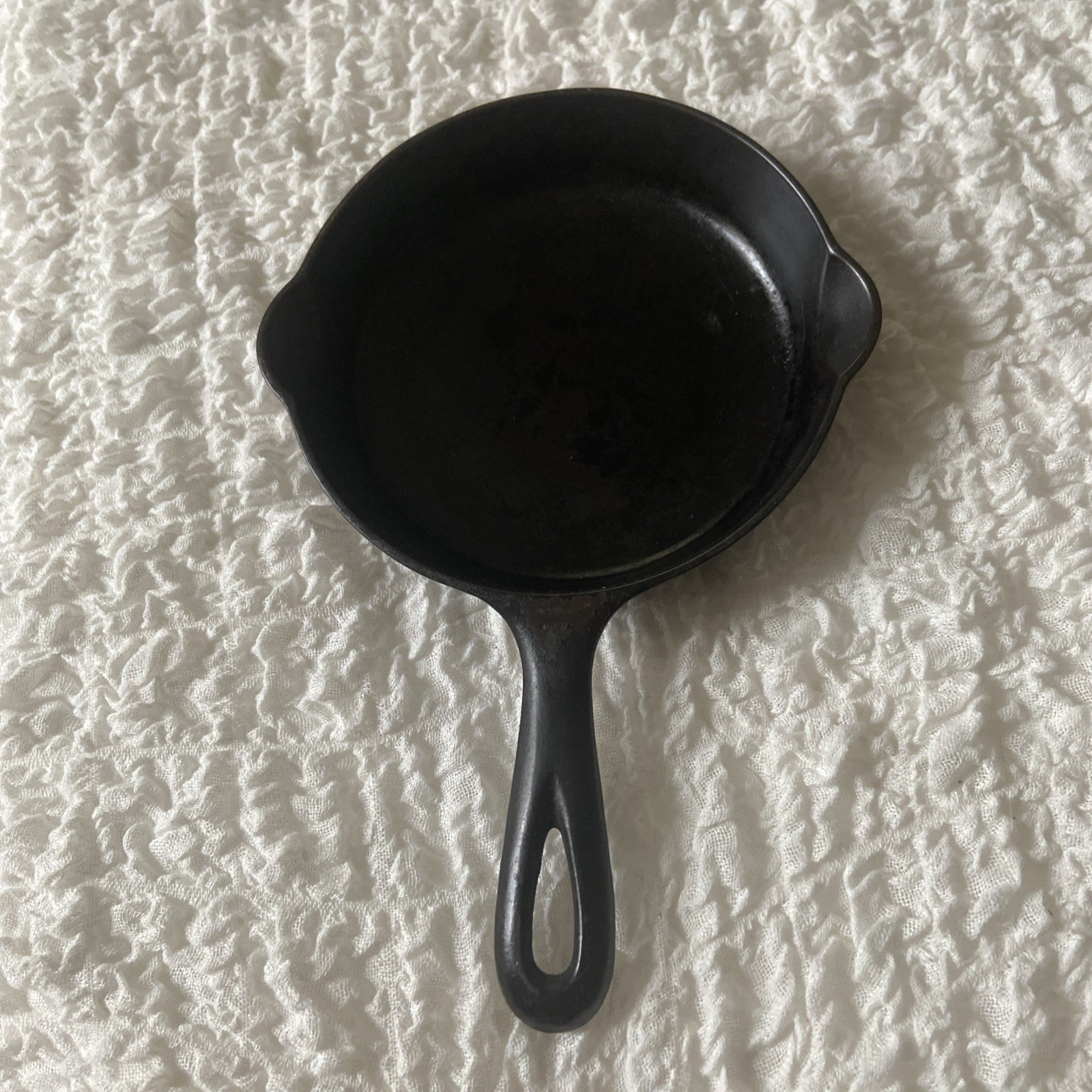 Vintage Griswold #3 Cast Iron Skillet Double Spout Fry Pan 709-B Erie Pa. USA