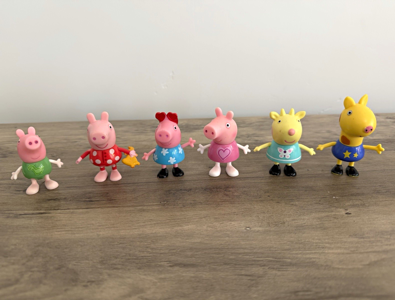 Peppa Pig Jazwares 6 Figure Lot Costume Peppa George Gerald Giraffe