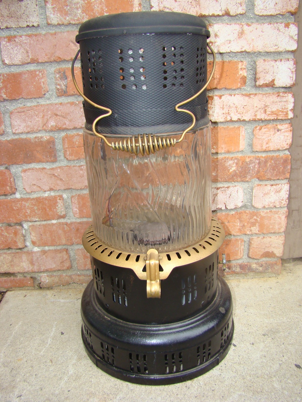 Vintage Perfection Kerosene Oil Heater w/ Pyrex Glass - Model 735/750 Vintage Perfection Kerosene Oil Heater w/ Pyrex Glass - Model 735/750