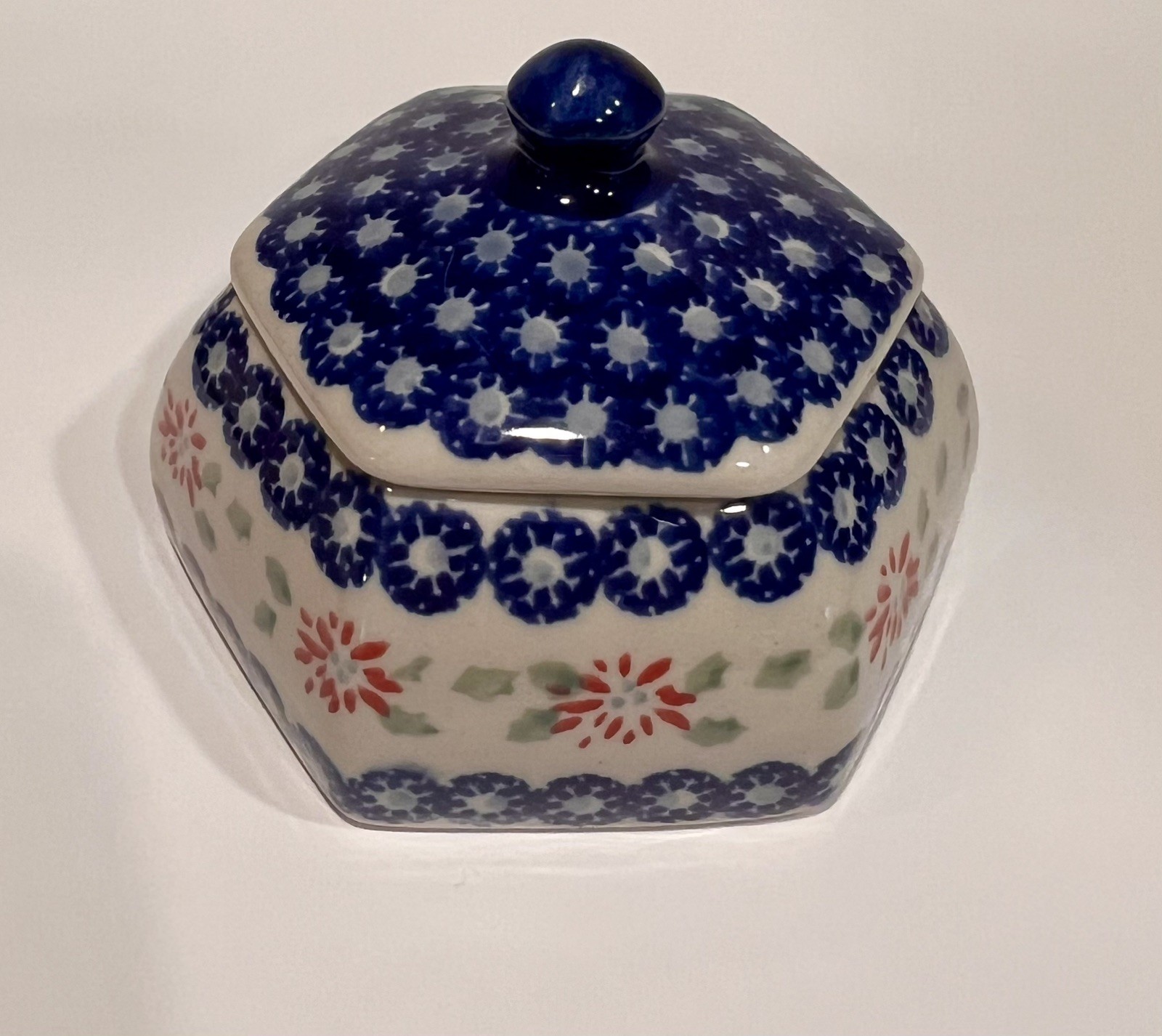 Boleslaweic Polish Pottery Snowflake Hexigonal Trinket Box Boleslaweic Polish Pottery Snowflake Hexigonal Trinket Box