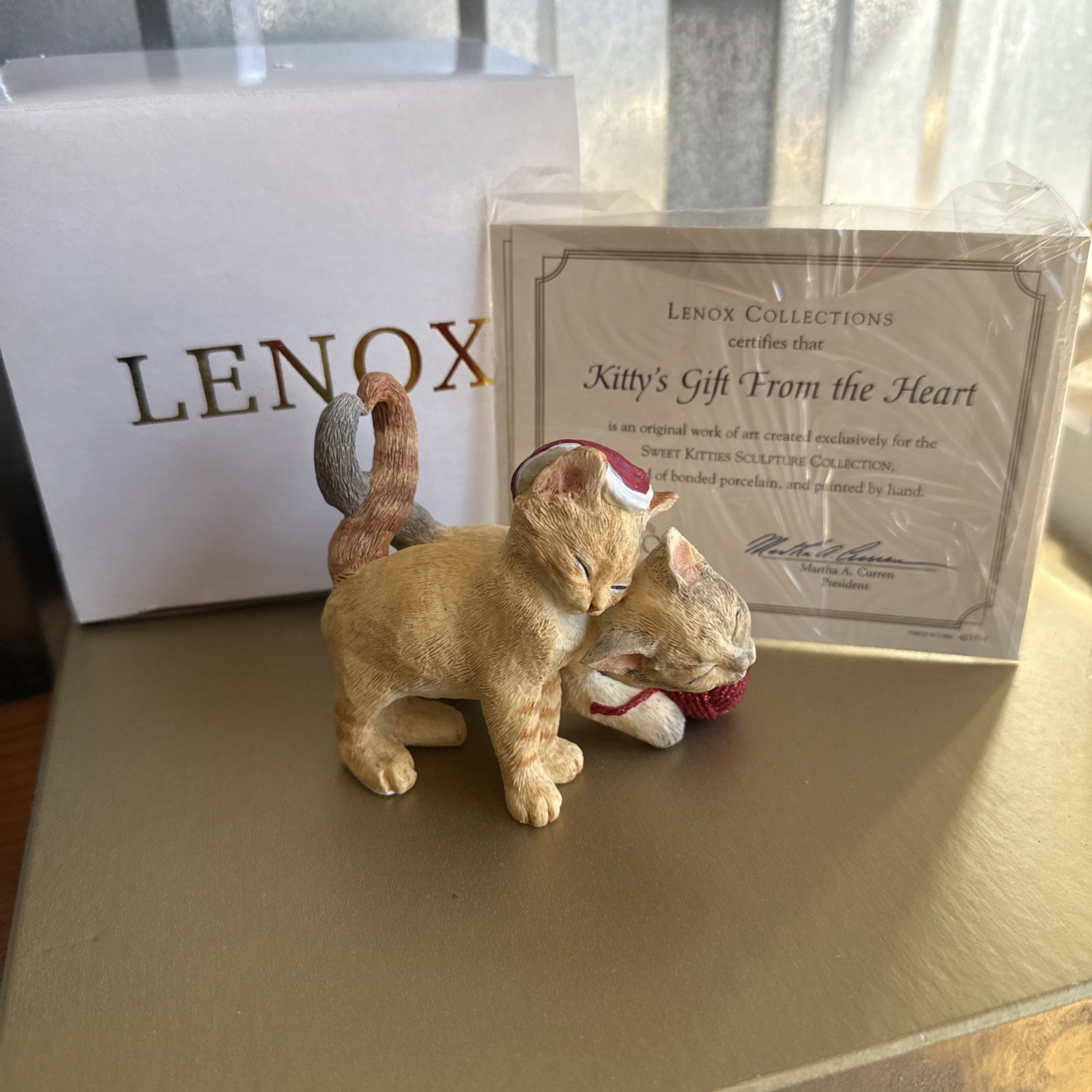Lenox Kitty’s Gift From The Heart Part Of The Sweet Kitties Sculpture Collection