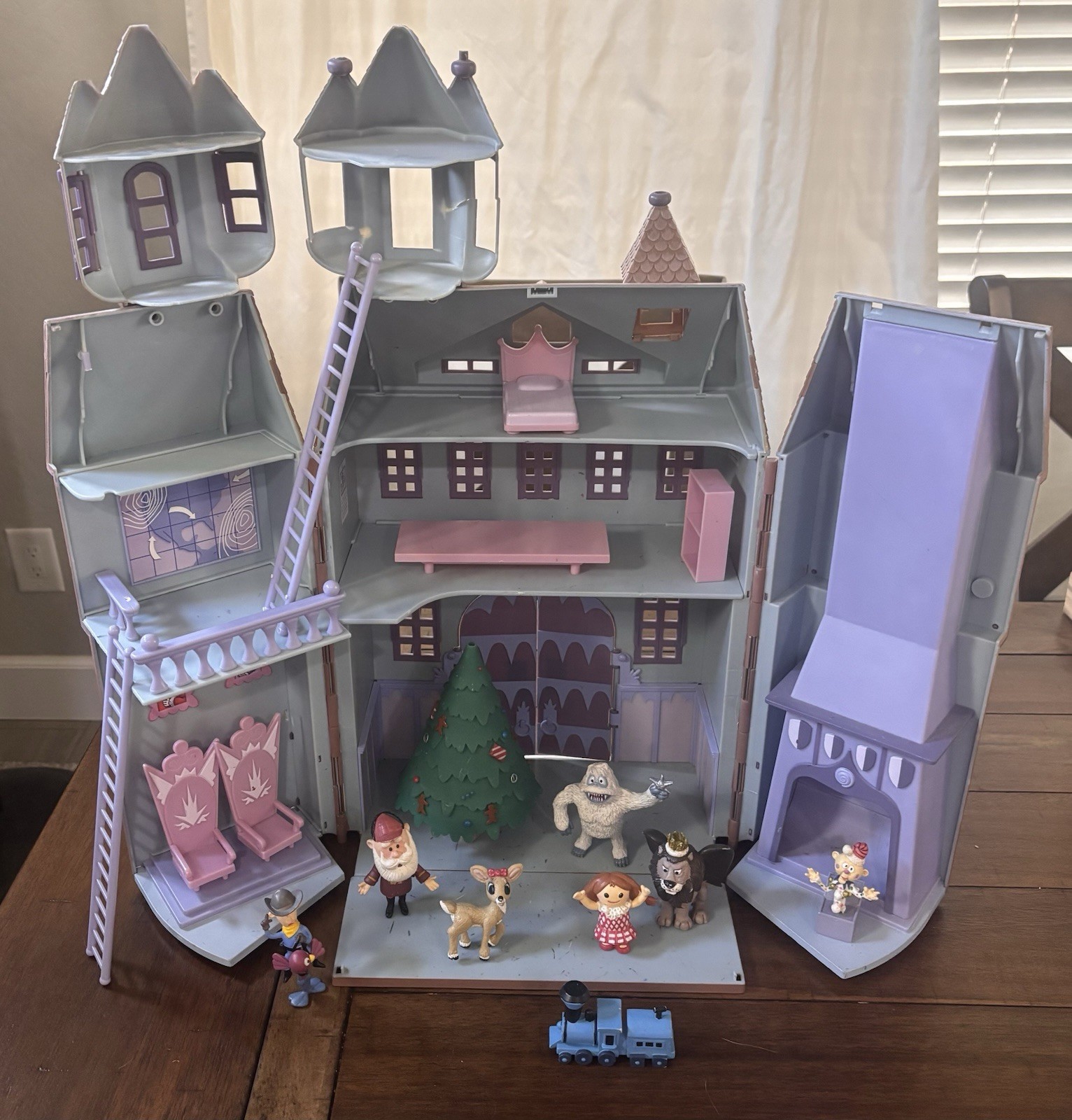 Vtg Rudolph &The Island of Misfit Toys Santa\'s Castle Accessories DAMAGED READ