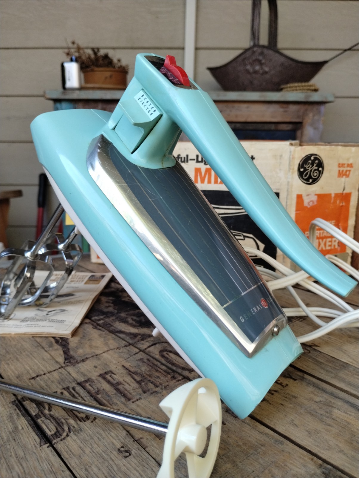 Vintage Retro GE hand mixer M47 Turquoise w/Box - Drink Mixer  