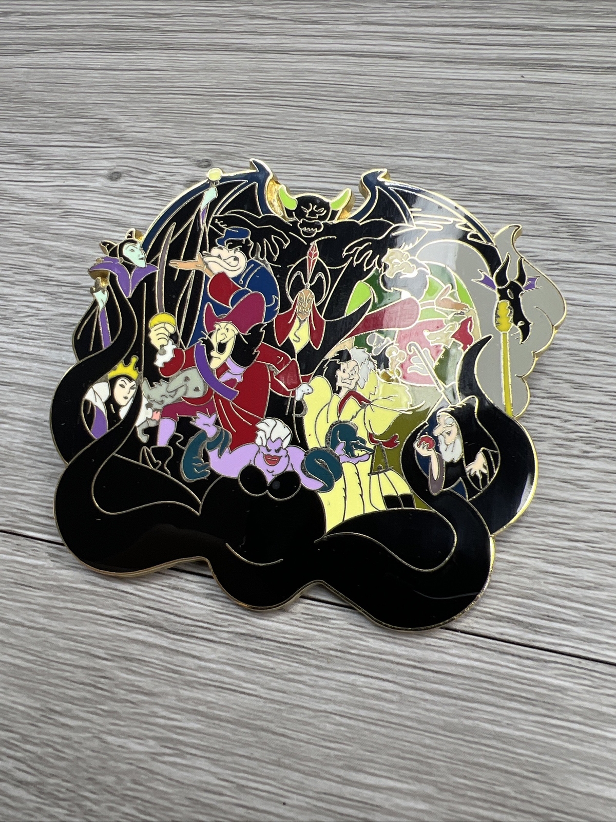 Disney Pin Villains Jumbo Maleficent - Ursula-Captain Hook-Limited Edition 500
