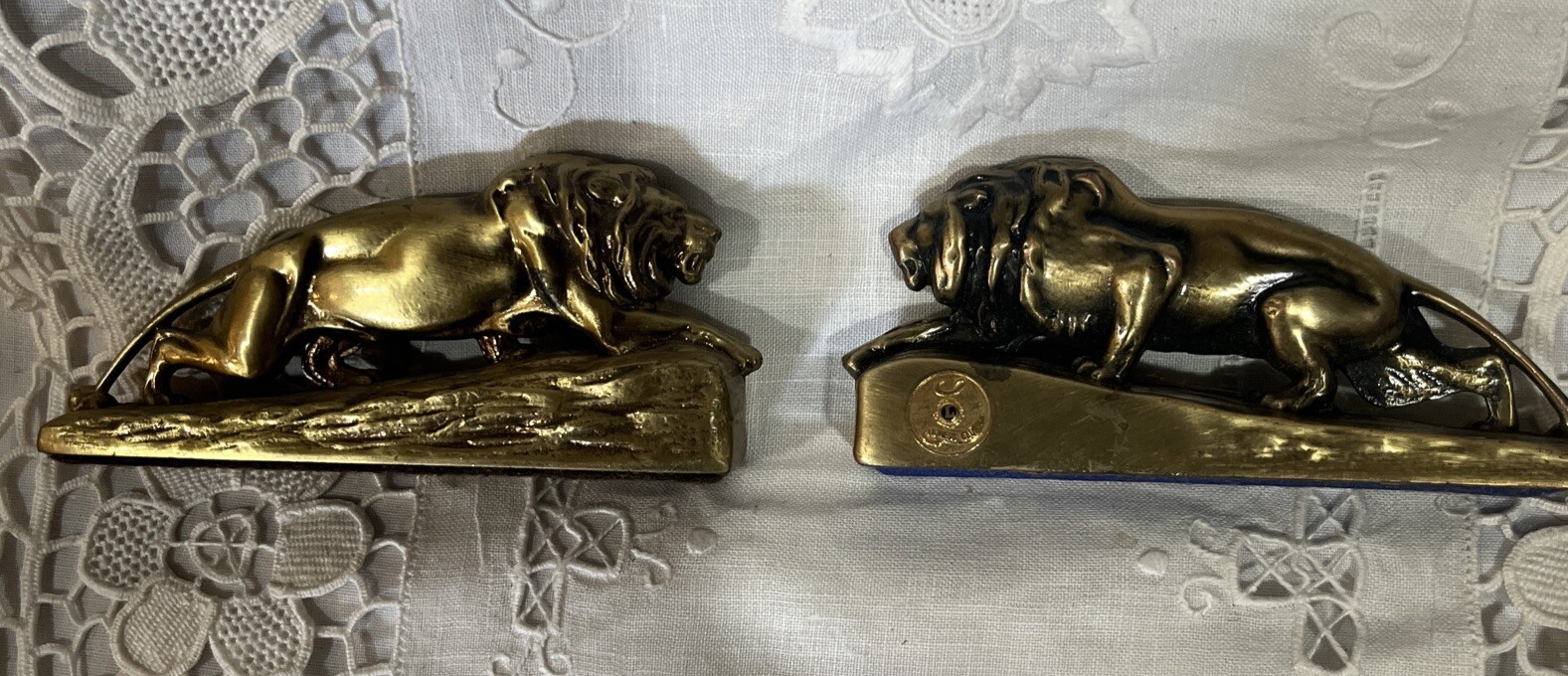 2 Vintage Lion paperweight Brass/Bronze Tone Lions Club 2 Vintage Lion paperweight Brass/Bronze Tone Lions Club