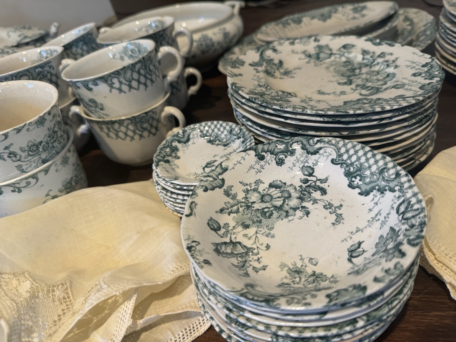 1930’s Vintage Trellis England 84pc Collectible Porcelain Dinnerware 