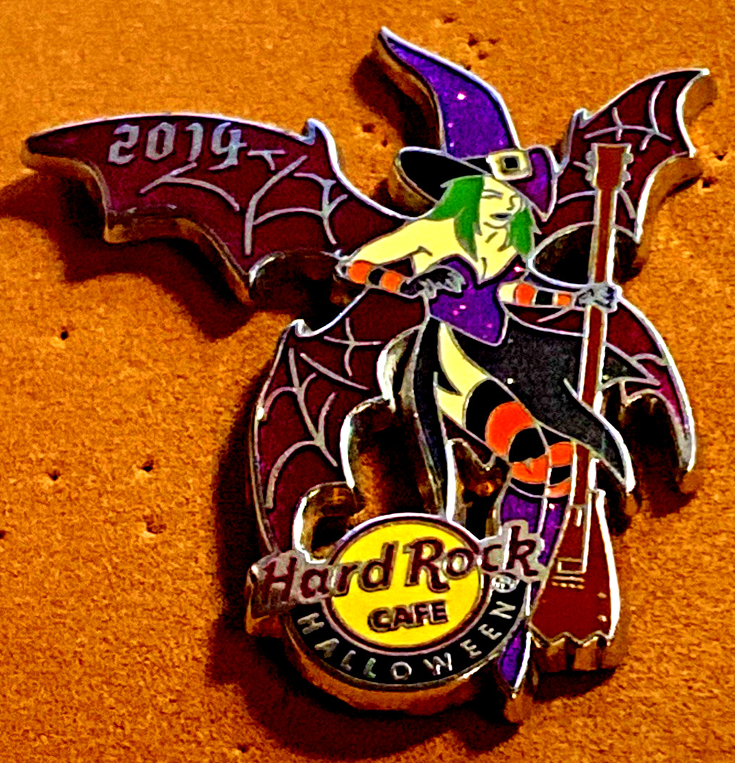 RARE HARD ROCK CAFE HOLIDAY FAIRY SERIES HALLOWEEN WITCH WITH A BROOM LE 100 PIN