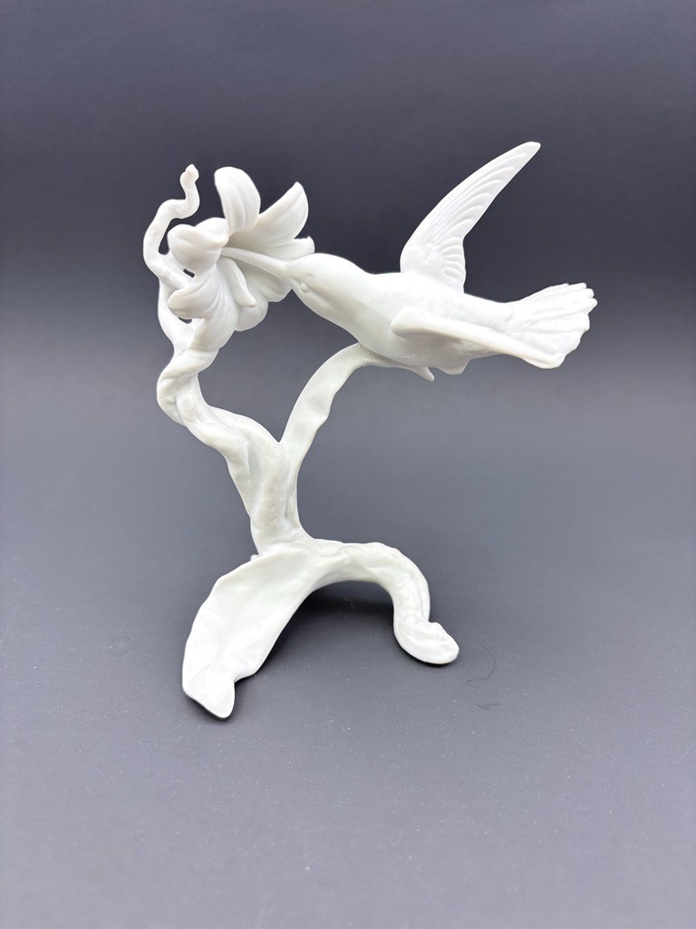 Kaiser Bochmann W Germany Porcelain 323 All White Bisque Hummingbird Figurine Kaiser Bochmann W Germany Porcelain 323 All White Bisque Hummingbird Figurine