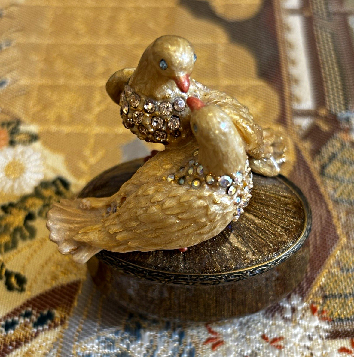 Jay Strongwater Lidded Trinket Box w/ Two Lovebirds Lid, Green Interior