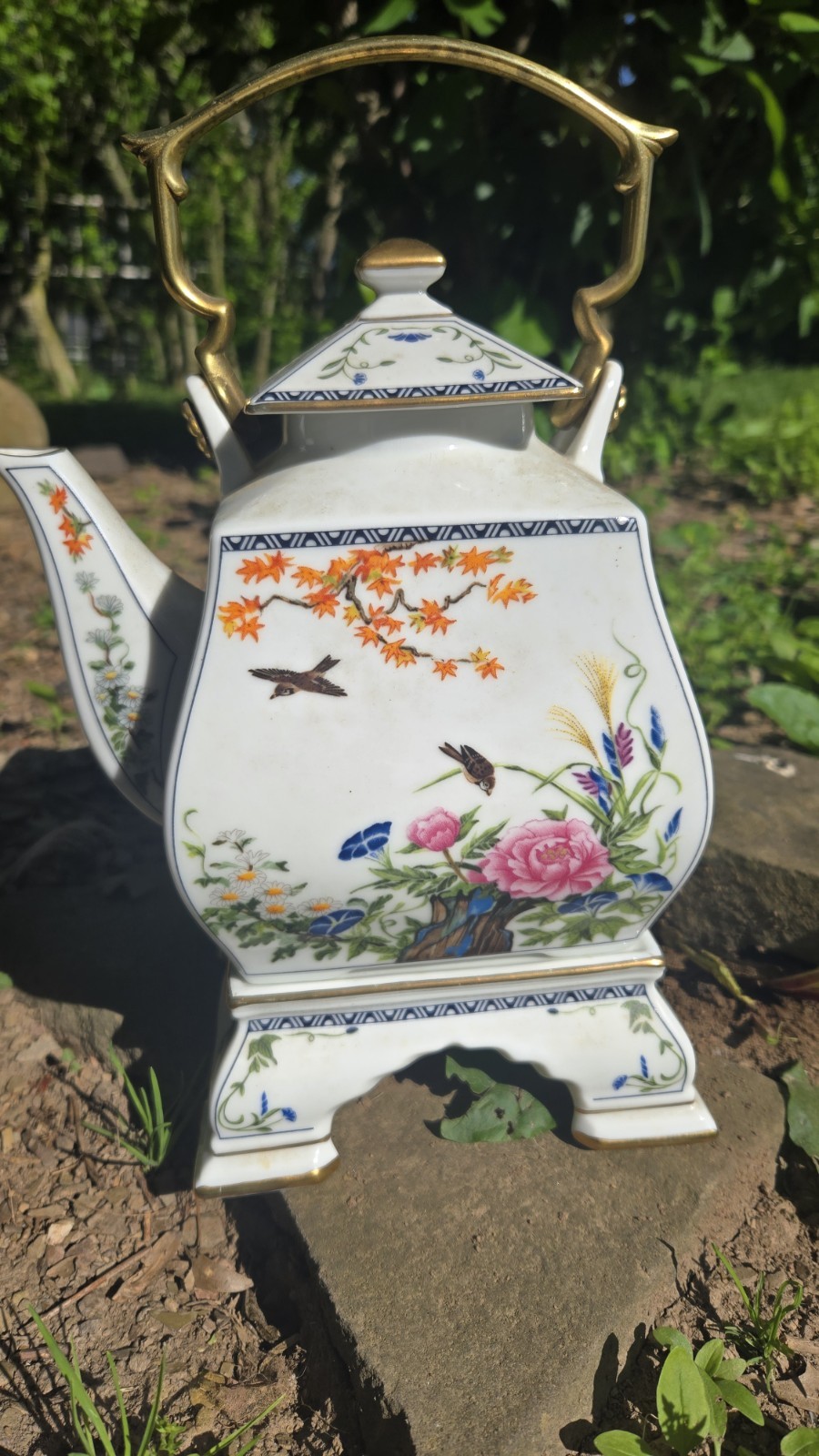VINTAGE 1986 FP JAPANESE PORCELAIN ORIENTAL ASIAN SCENES TEAPOT W/STAND SIGNED