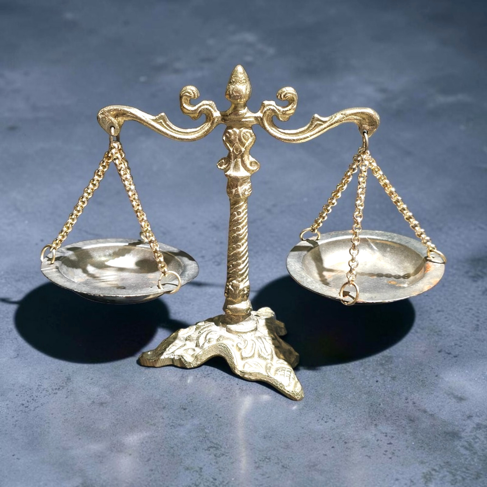 Vintage Miniature Brass Balance Scale Apothecary Jewelry Decorative 5.5\