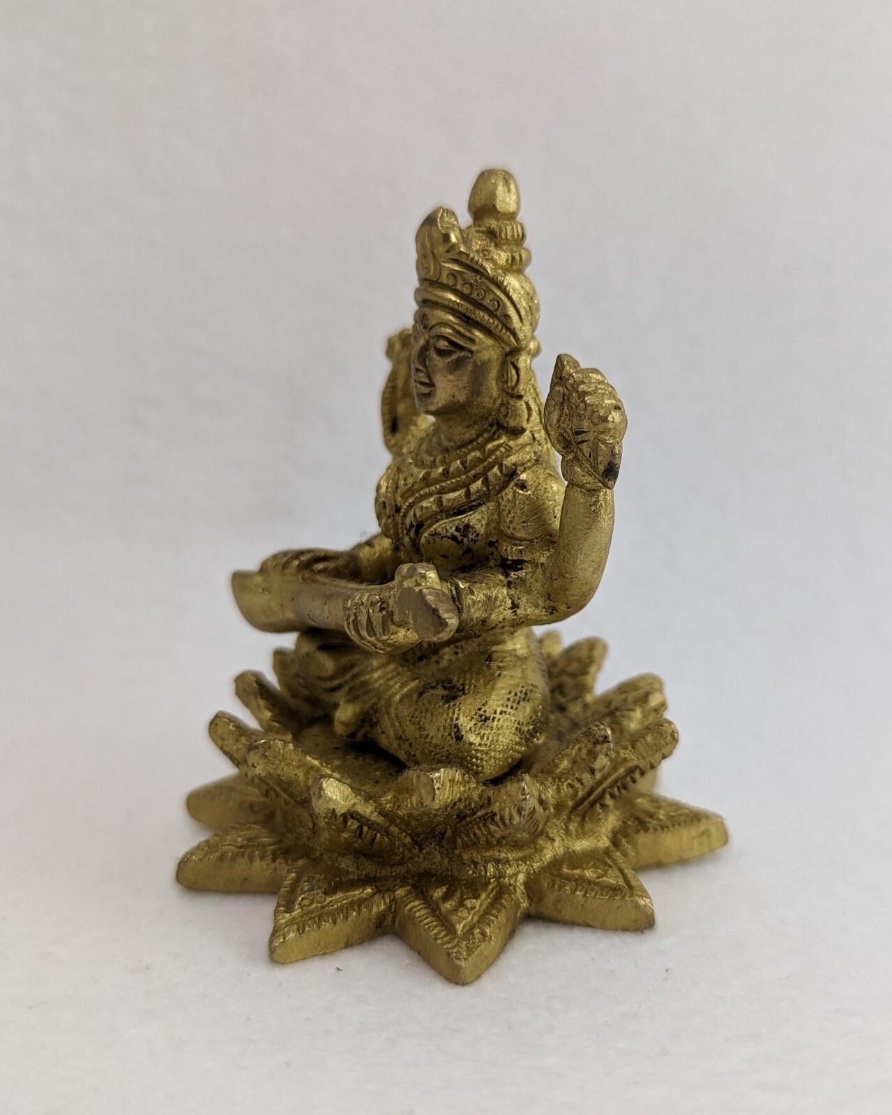 Ebros Vastu Hindu Goddess Saraswati Seated On Lotus Playing Veena Guitar Statue
