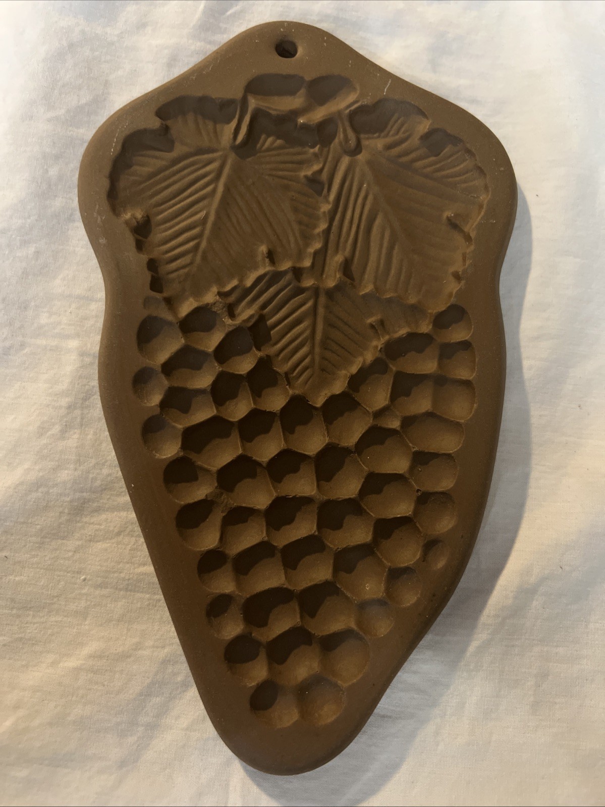 Hartstone Cookie Art Mold ©1981 Grapes & Leaves Stoneware Baking Mold
