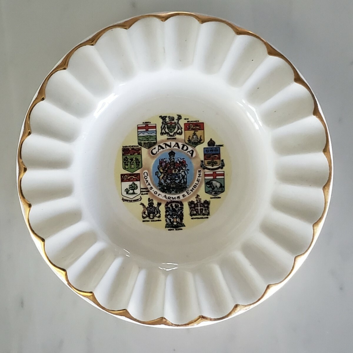 Vintage Canadian Coat of Arms and Emblems Plate Decorative Plate 22K Gold 6\