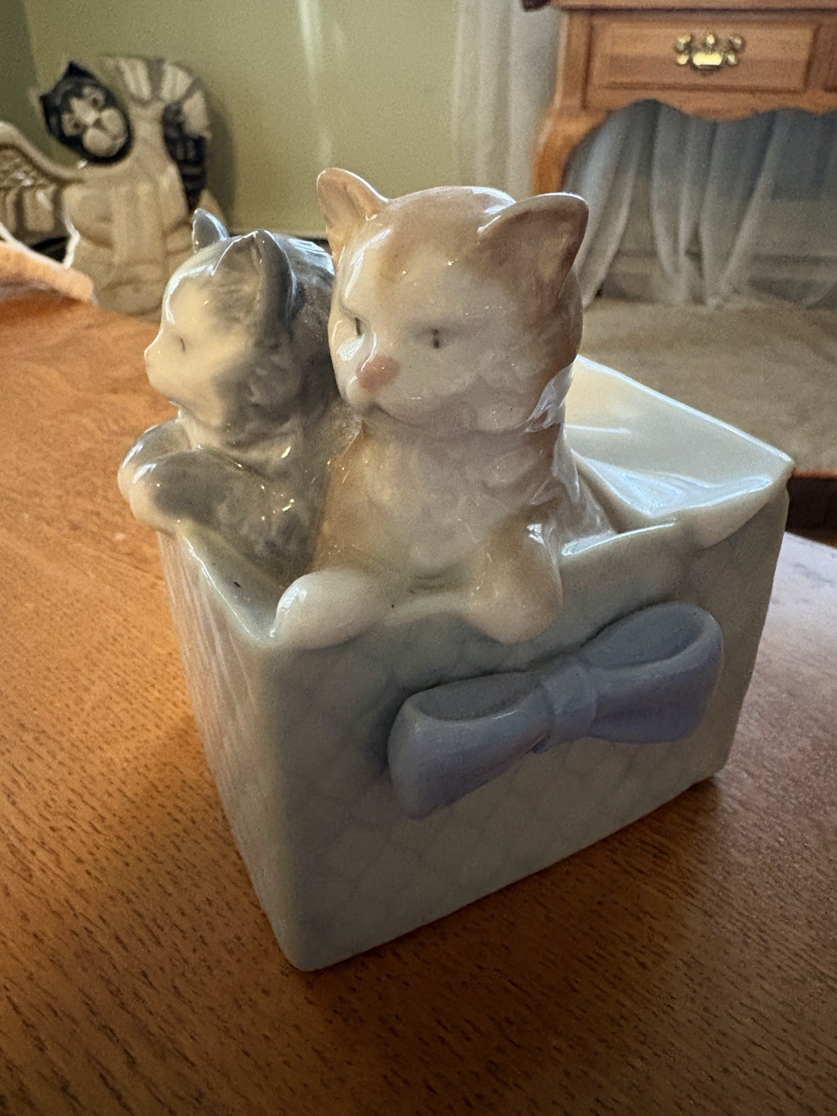Vintage LLadro Daisa Kittens In A Box Porcelain Figurine 1988 4