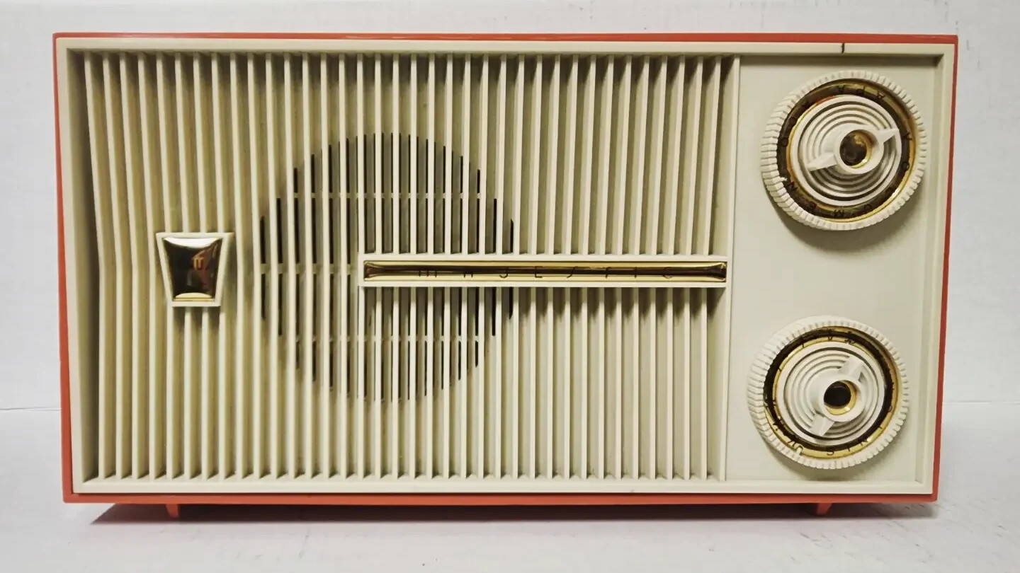 1959 Majestic Venus AM Tube Radio Salmon Pink Near Mint