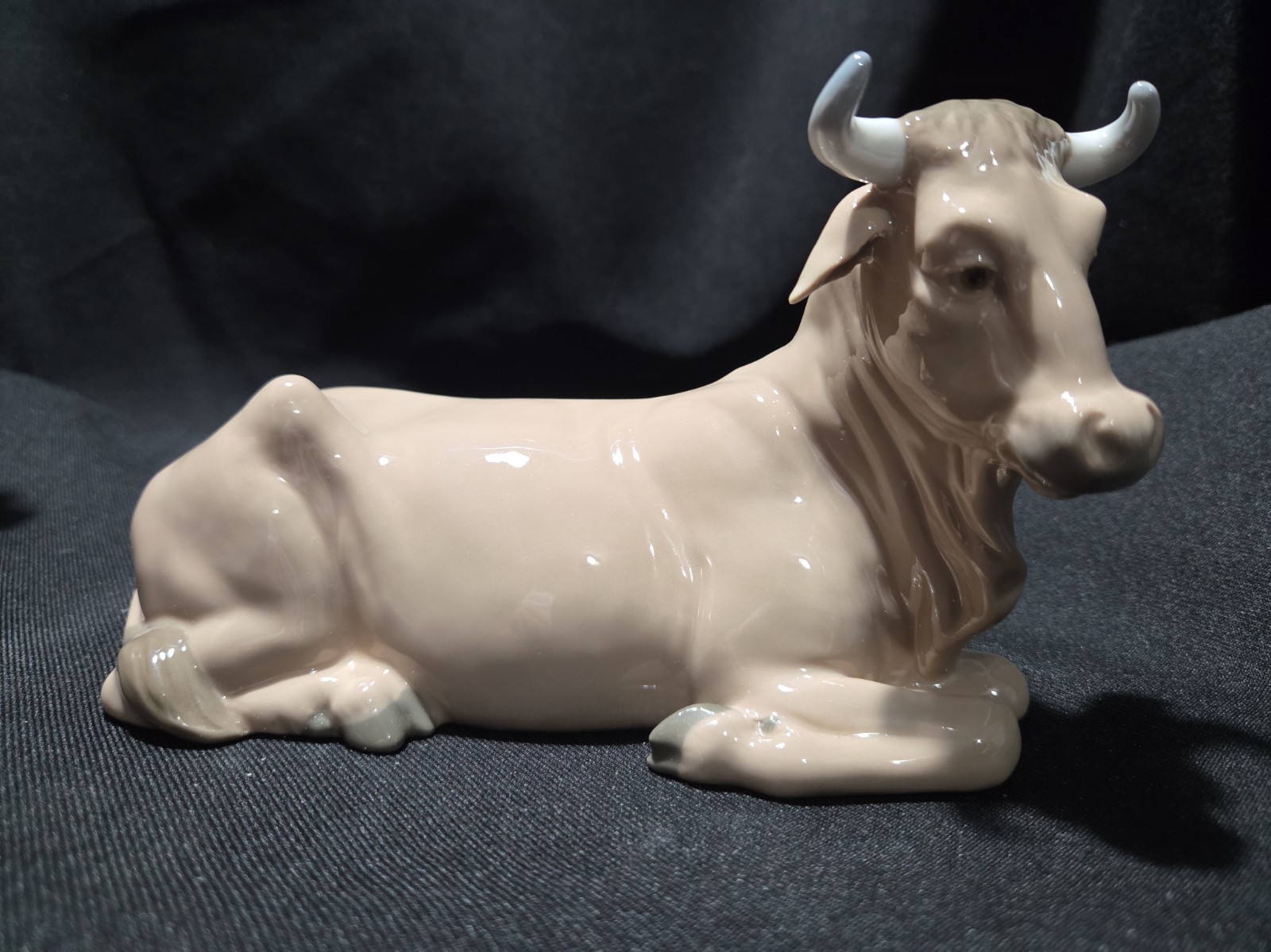 NAO by Lladro Cow/Ox nativity figurine glossy porcelain finish #309 Christmas