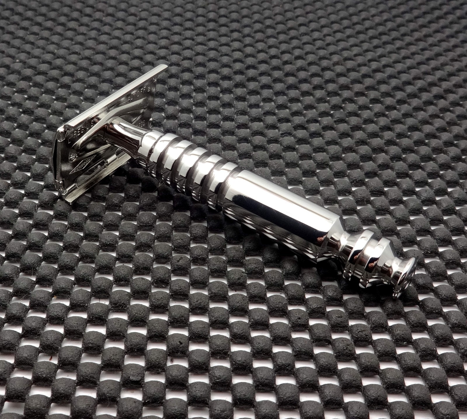 Vintage 1966 Gillette Tech DE Safety Razor Head W/ Solid Stainless Handle MINT