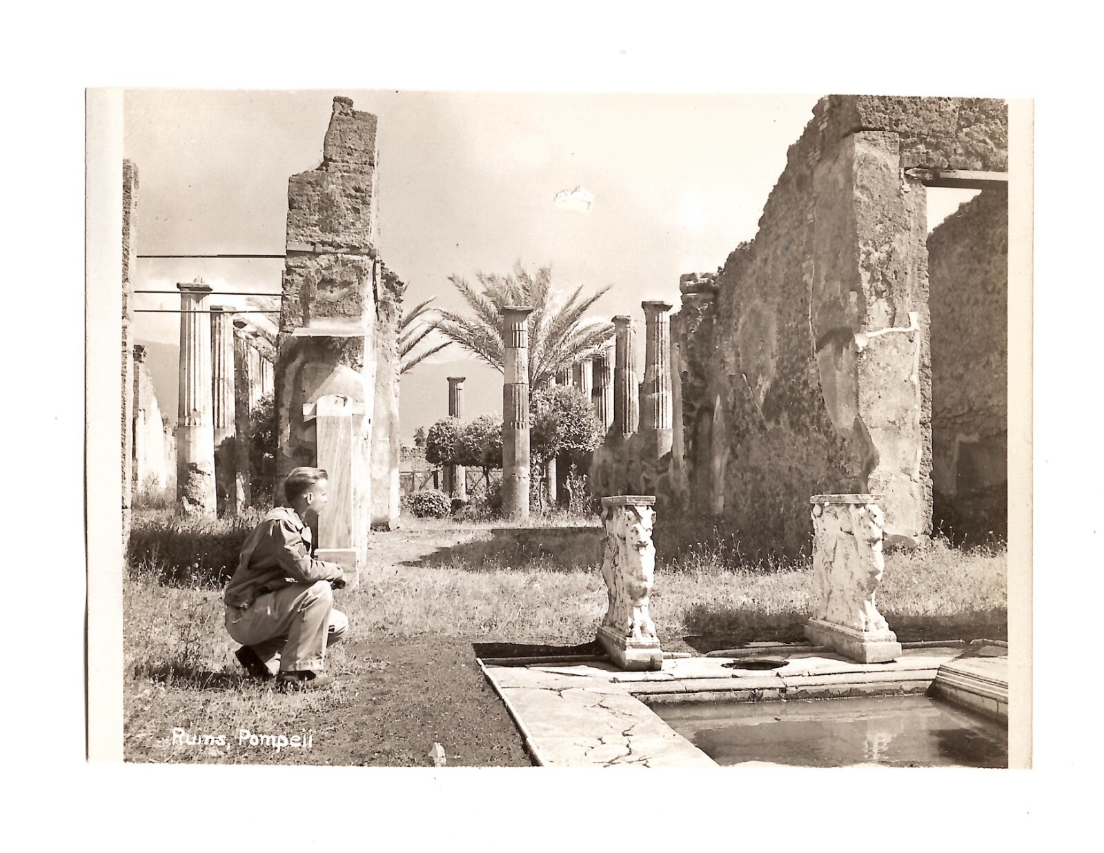 WWII WW2 Original Photo Soldier at \'Ruins, Pompeii\' 1940s *READ*