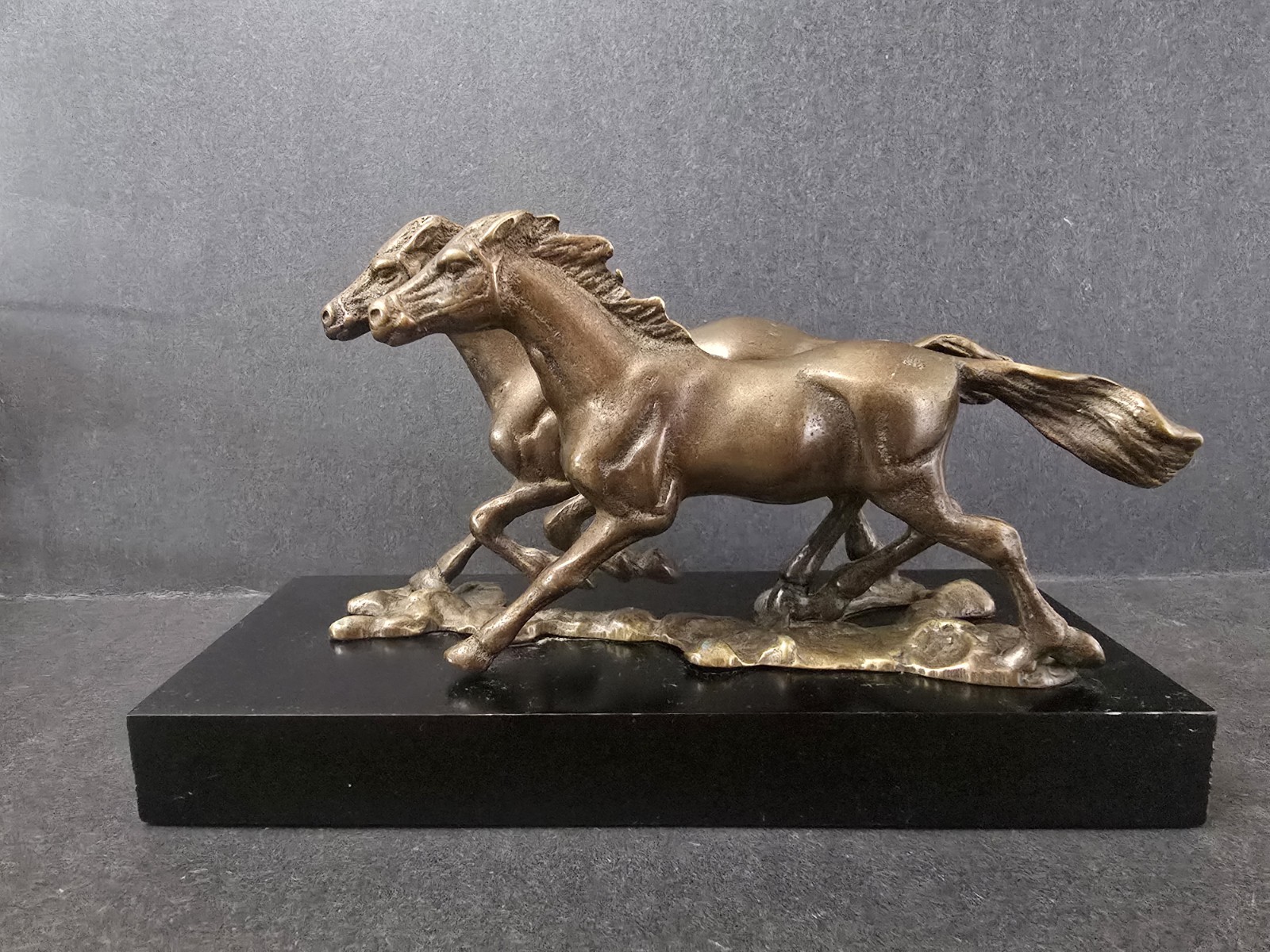 Vintage SPI San Pacific International Range Runners Horses Bronze Sculpture Vintage SPI San Pacific International Range Runners Horses Bronze Sculpture