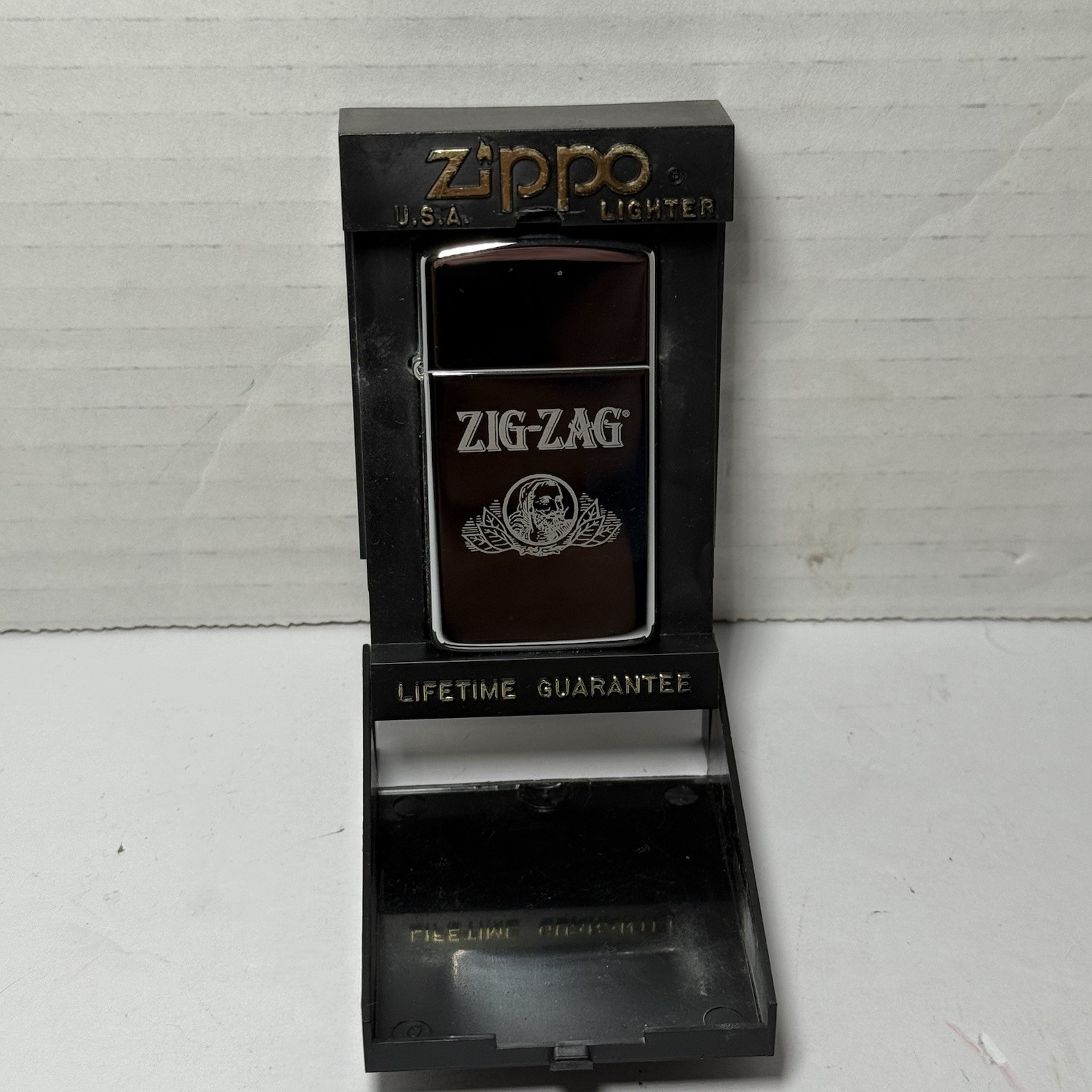 Vintage 1998 Zig-Zag Rolling Papers Zippo Lighter C XIV Silver Plastic Case Vintage 1998 Zig-Zag Rolling Papers Zippo Lighter C XIV Silver Plastic Case