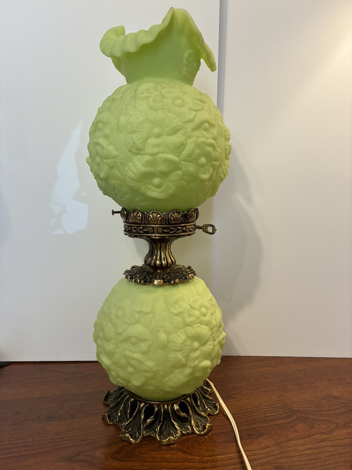 Fenton Vintage Lime Green Uranium Glass Poppy Gone with the Wind Lamp 24