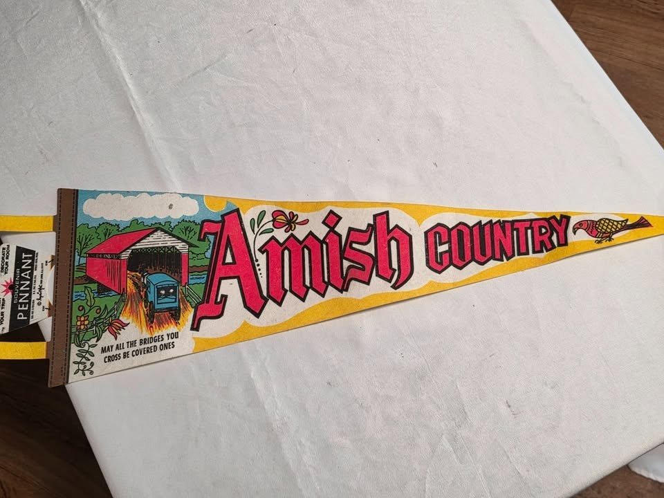 VINTAGE AMISH COUNTRY COVERED BRIDGE SOUVENIR PENNANT APPROX. 25\