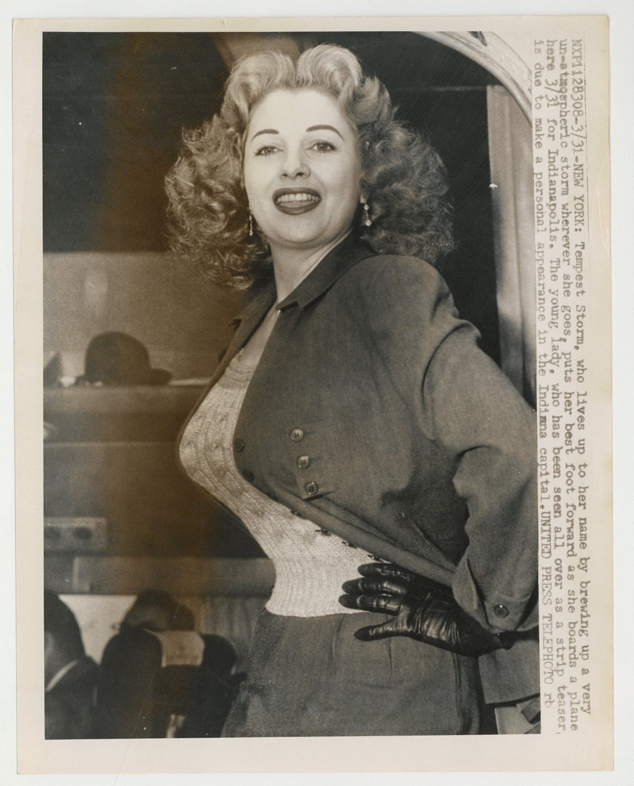 Tempest Storm 1957 Rare Newswire Photo 7x10 Burlesque Strip Tease Dancer J14849