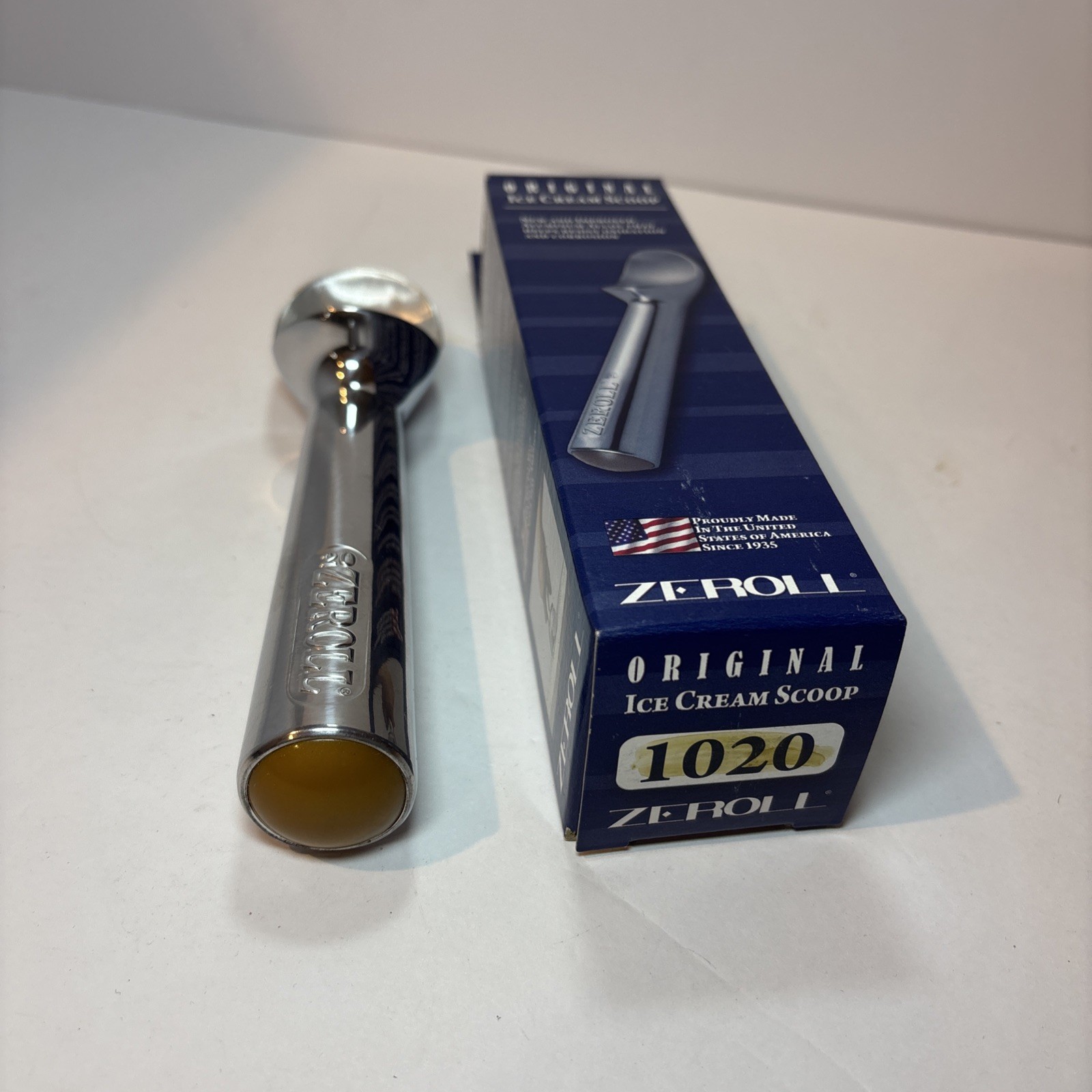 ZEROLL ORIGINAL ICE CREAM SCOOP 1020 2oz. Size New In Box Made In The USA ZEROLL ORIGINAL ICE CREAM SCOOP 1020 2oz. Size New In Box Made In The USA