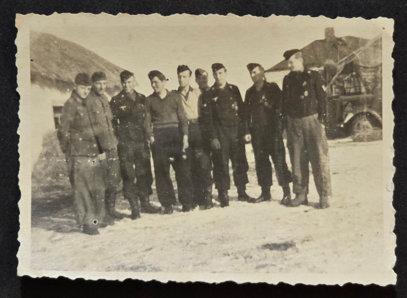 PANZER MEN TANK OPERATORS w MEDALS BADGES WW2 German Wartime Military Photo