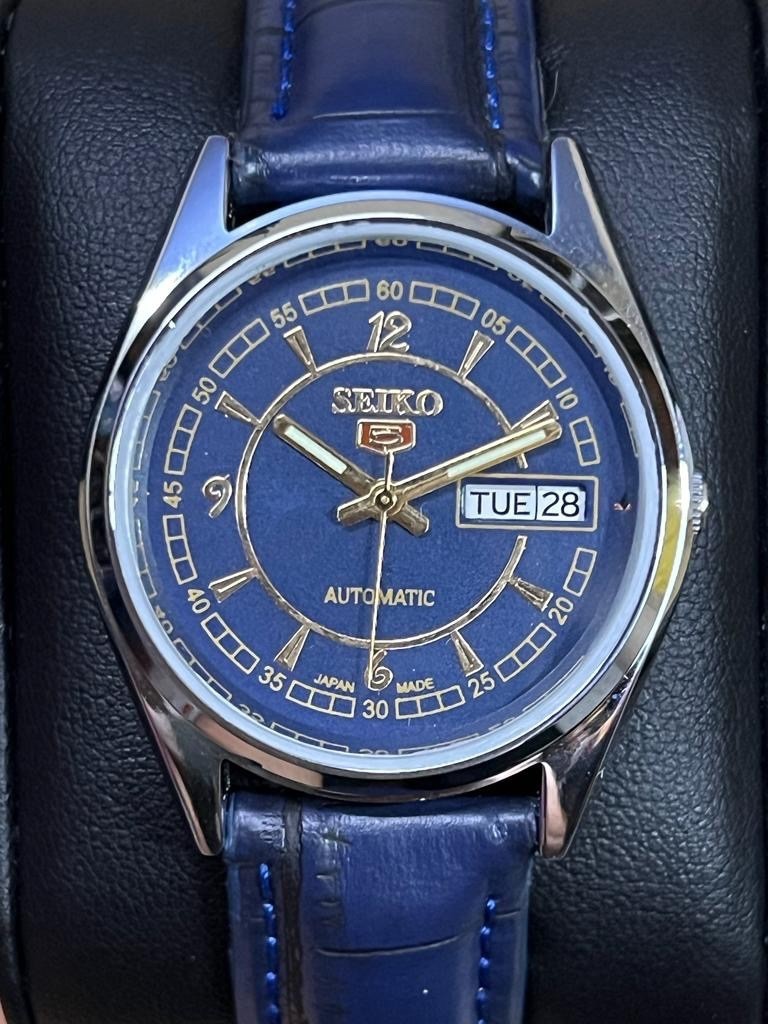 Seiko 5 blue vintage dial automatic movement men’s  watch excellent condition