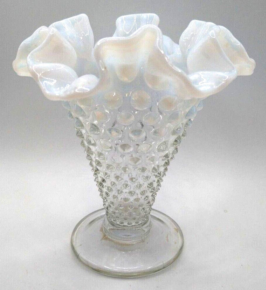 Vintage Fenton Hobnail Opalescent Ruffled Edge Vase Beautiful Vase