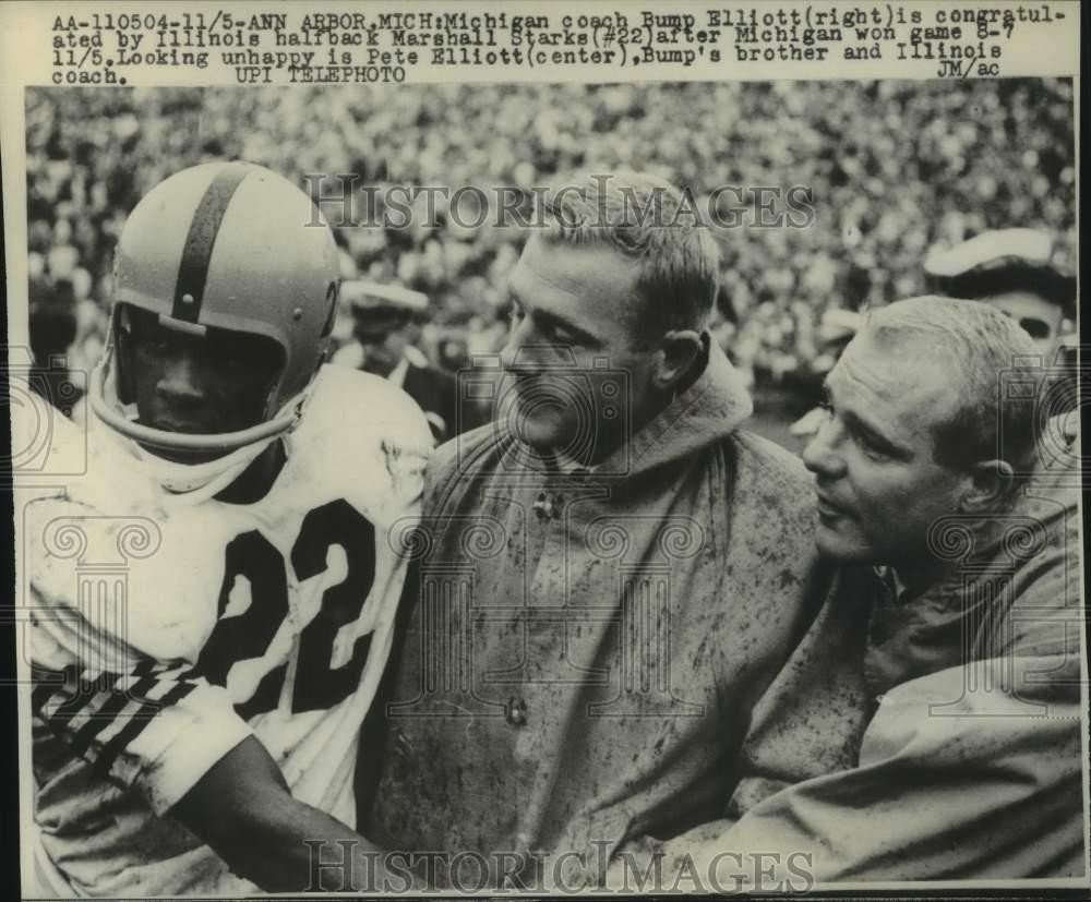 1960 Press Photo Illinois player greets Michigan Coach Bump Elliott with brother 1960 Press Photo Illinois player greets Michigan Coach Bump Elliott with brother
