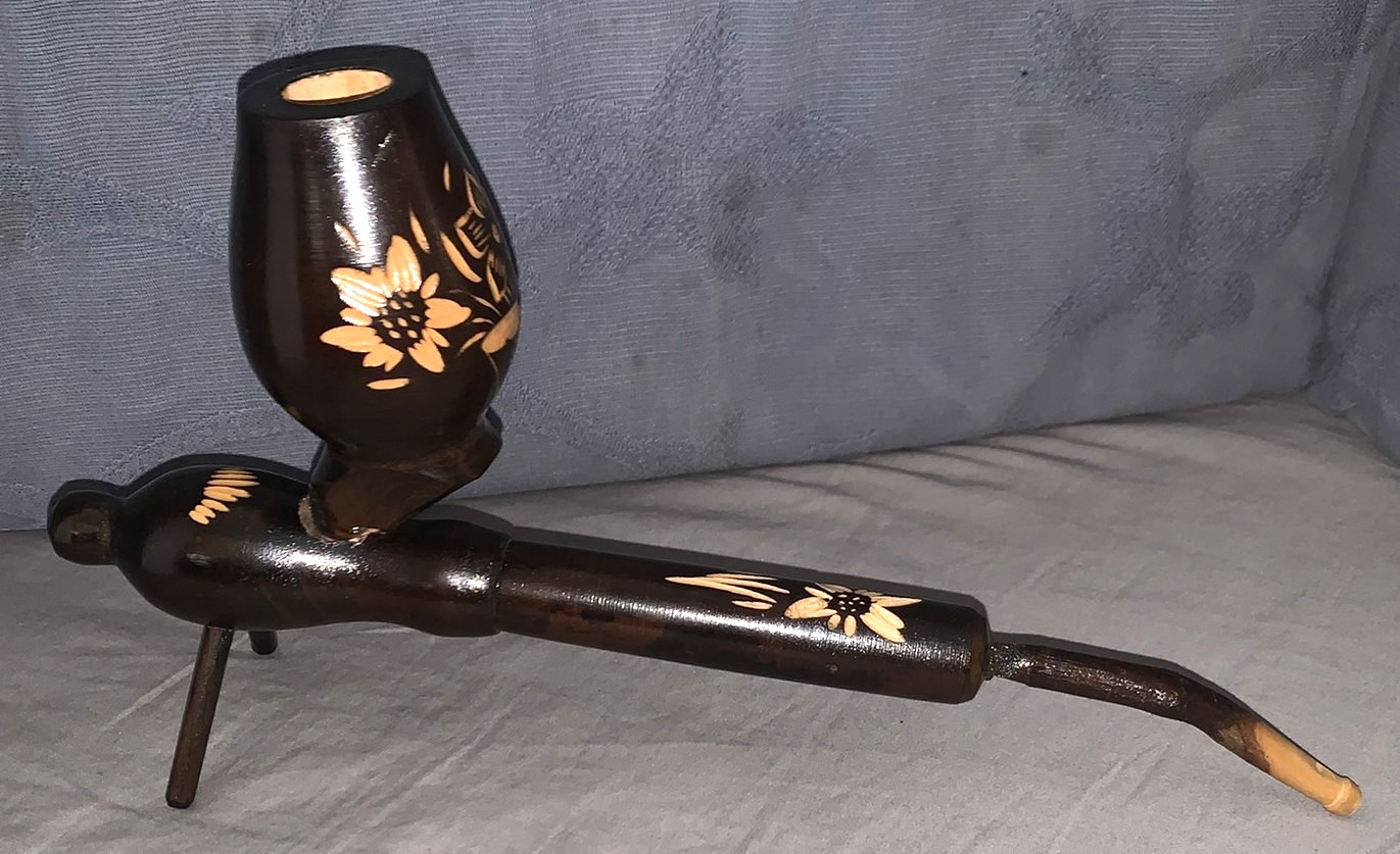 Nice Vintage  Wooden  Hand Carved  European  Pipe with Stand  Floral Design