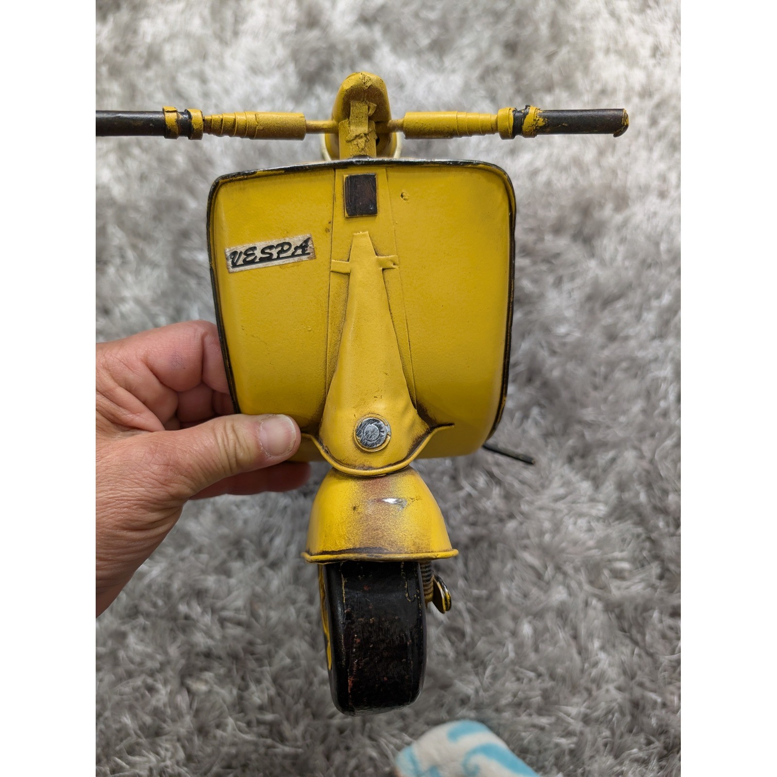 Berkeley Designs Yellow Vespa Motor Scooter Metal Model Vintage Style JL0604