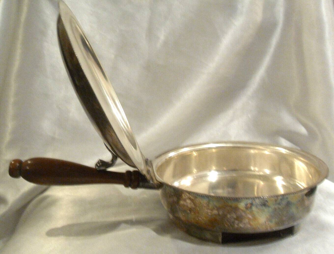 SILVER PLATE SHEFFIELD TABLE CRUMBER WITH BRUSH (SILENT BUTLER) SILVER PLATE SHEFFIELD TABLE CRUMBER WITH BRUSH (SILENT BUTLER)