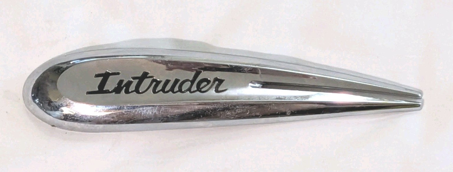 OEM Genuine SUZUKI INTRUDER Emblem Logo Badge Fuel Tank RH  P/N 68111-38B00