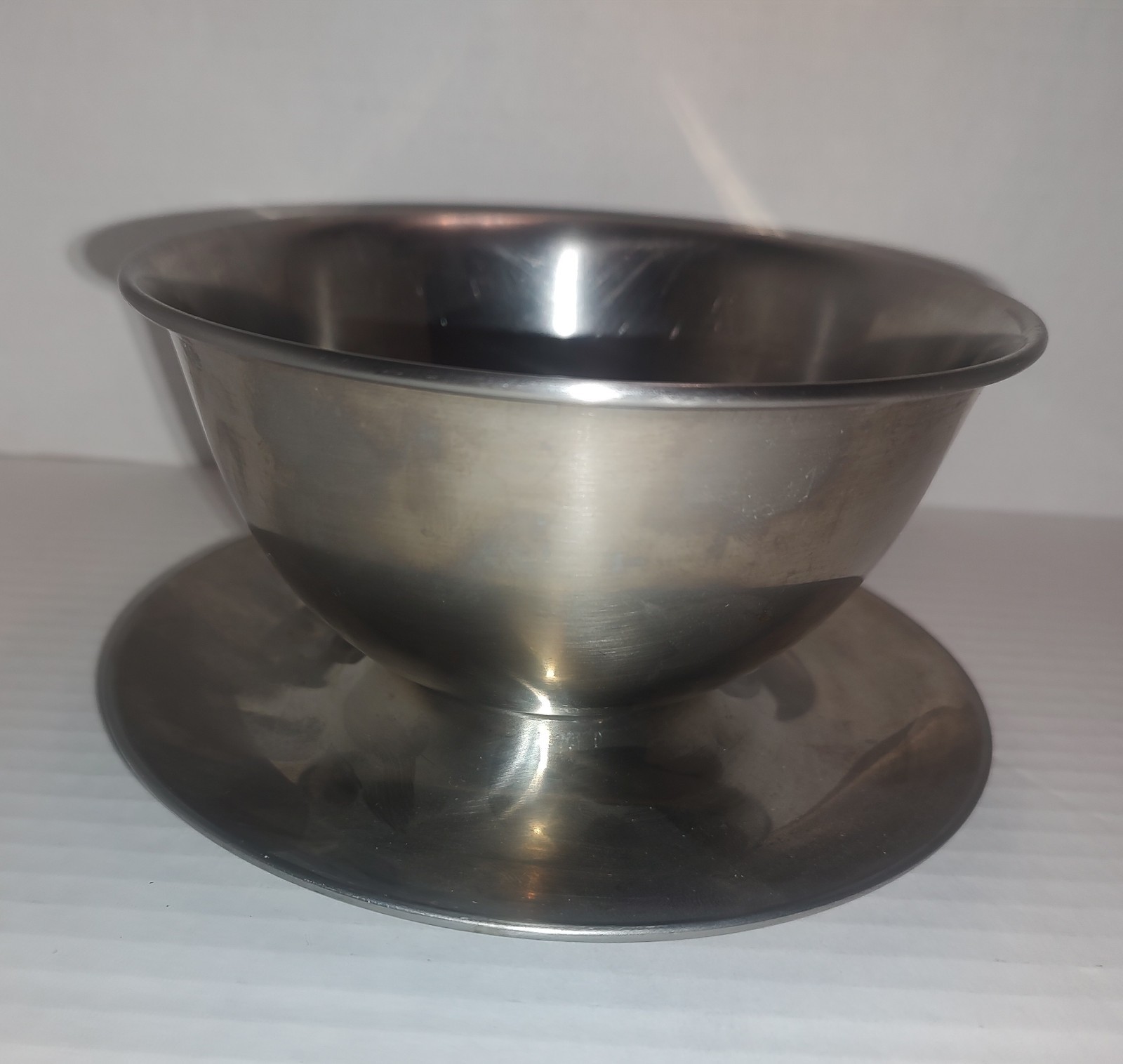 Oneida 18/8 Stainless Japan. Gravy Bowl w/ Attached underplate