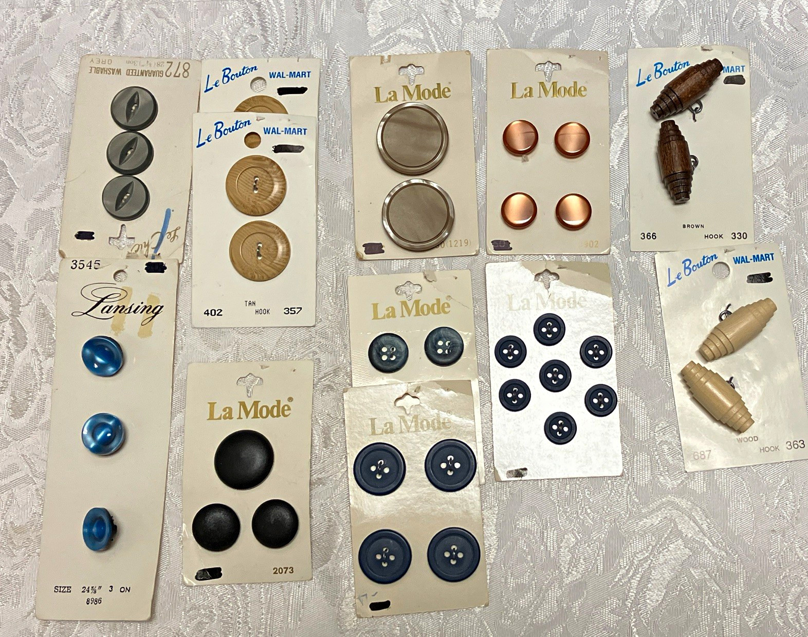 La Mode Le Bouton Vintage Original Carded Round Sewing Buttons Mixed Lot 