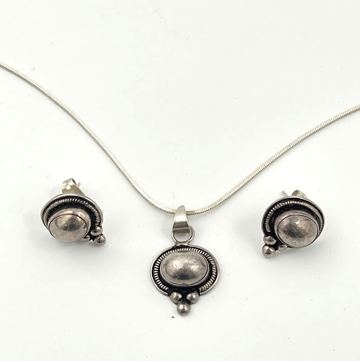 Mexico Sterling Silver 925 Necklace Earrings Set dainty Elegant Southwest Style