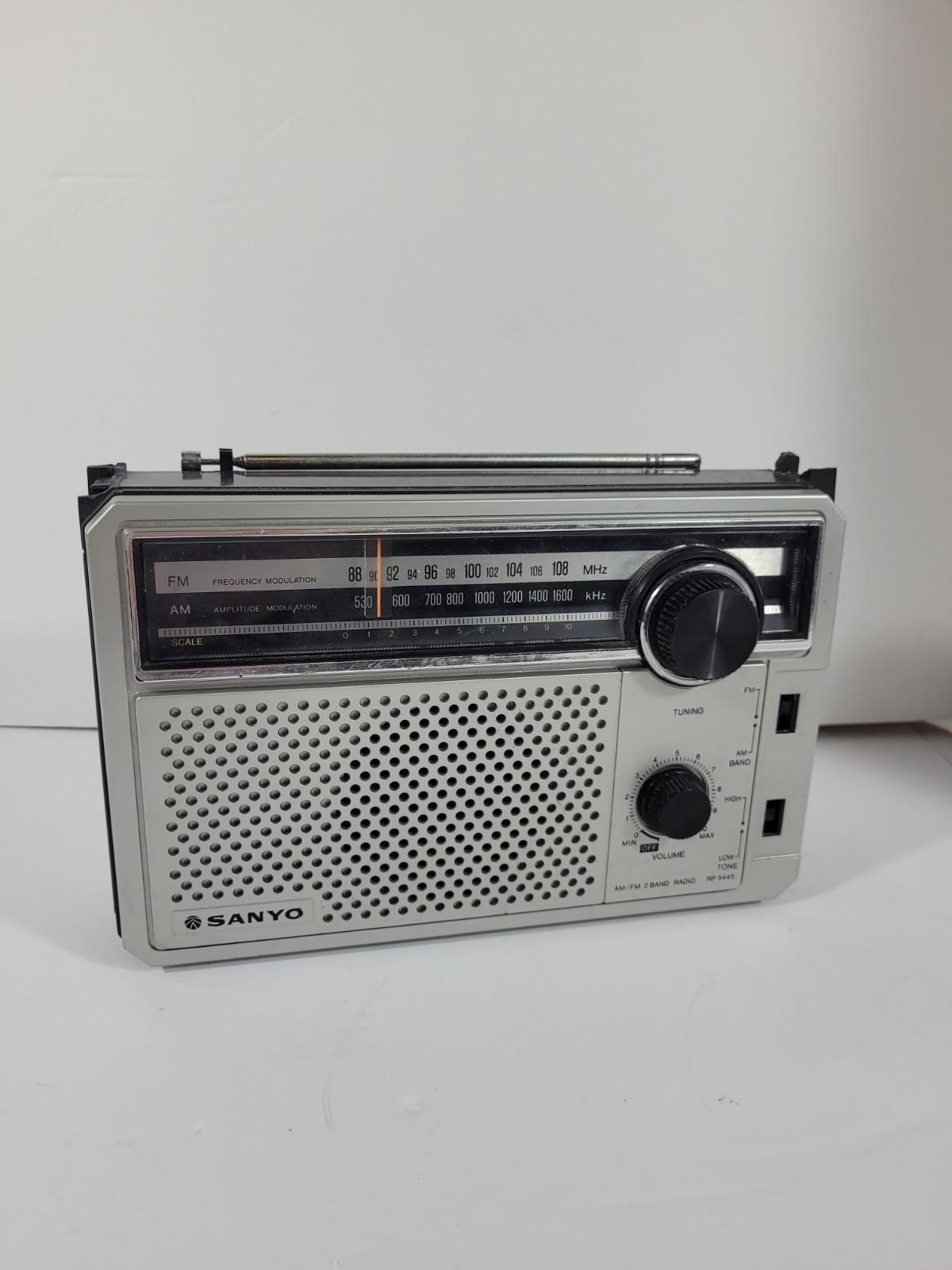 Tested - Working - Sanyo Radio AM/FM 2 Band Receiver RP 5445 AC/DC Cord Battery